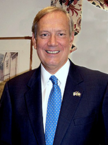 George Pataki, fd guvernör New York Ställer upp