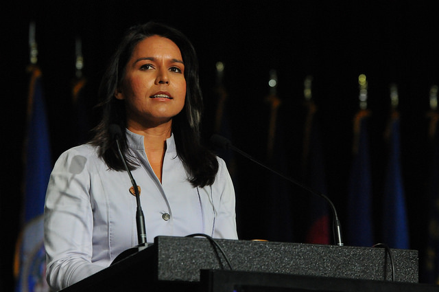 Tulsi Gabbard hoppar av och ger sitt stöd till… Biden