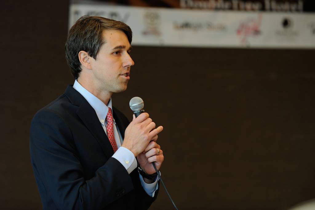 Beto O’Rourke kritiseras för att ha röstat med republikanerna