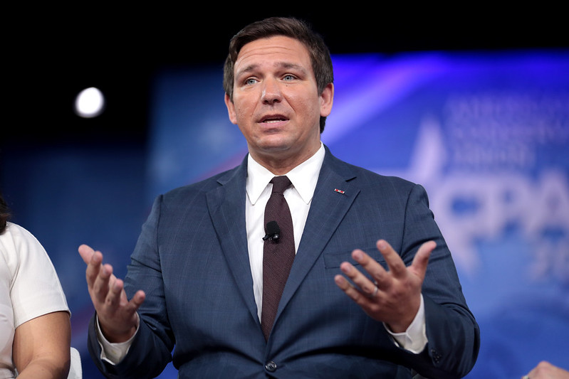 Ron DeSantis hoppar av presidentvalet